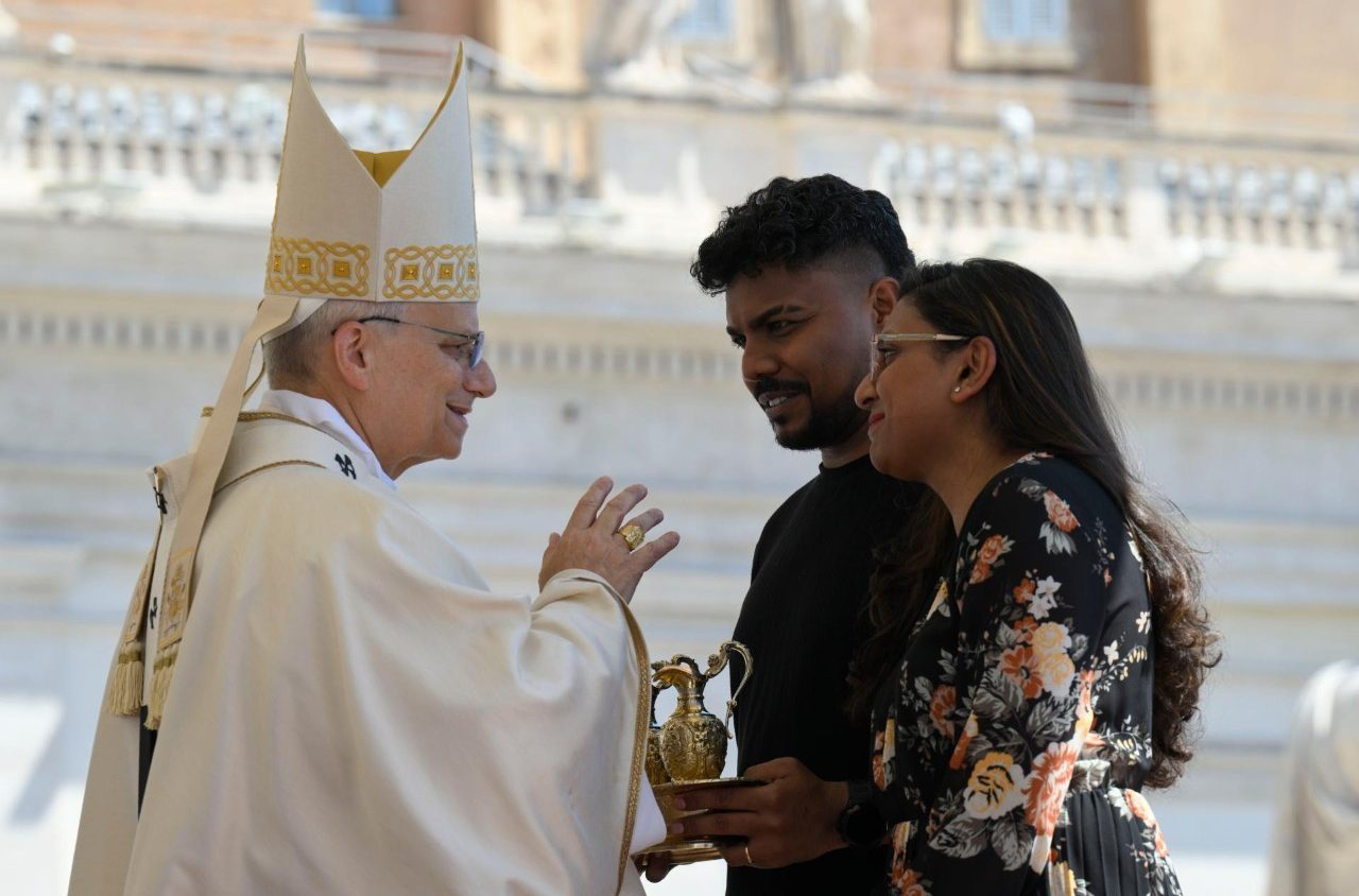 El Papa: Hoy hay tantas familias heridas, en el Evangelio está la luz que puede ayudarlas*